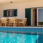 Sunny Ocean With Pool Near Arrifana