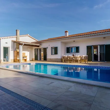 Vila Sunny Ocean With Pool Near Arrifana