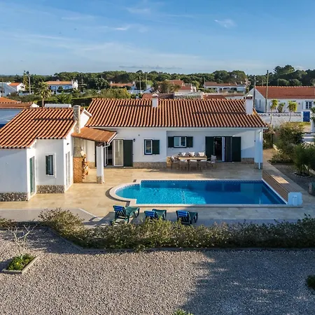 Sunny Ocean With Pool Near Arrifana Vila Aljezur