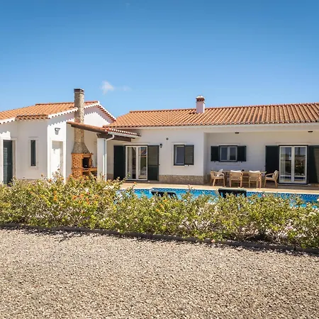 Sunny Ocean With Pool Near Arrifana *