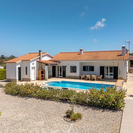 Sunny Ocean With Pool Near Arrifana *