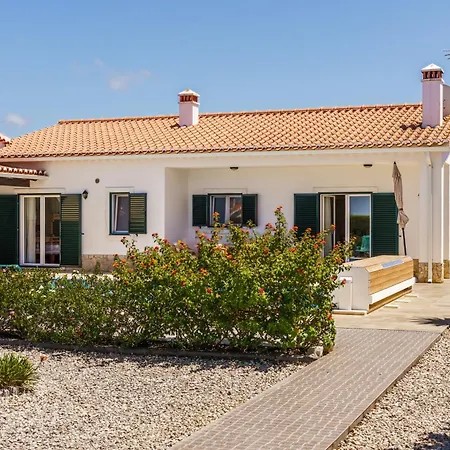 Sunny Ocean With Pool Near Arrifana *