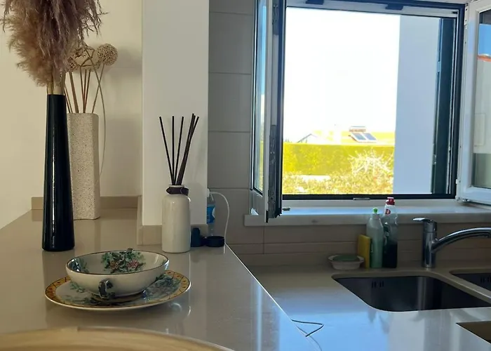 Sunny Ocean With Pool Near Arrifana アルジェズール