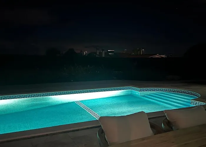 Sunny Ocean With Pool Near Arrifana *