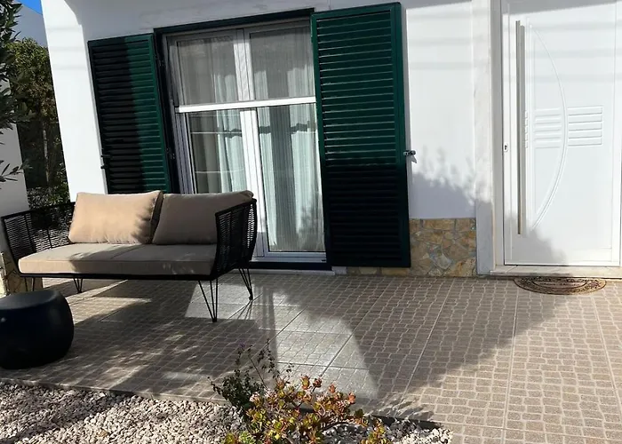 Sunny Ocean With Pool Near Arrifana *