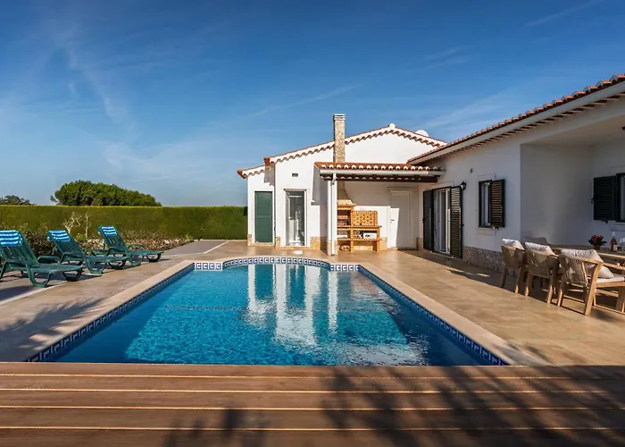Sunny Ocean With Pool Near Arrifana