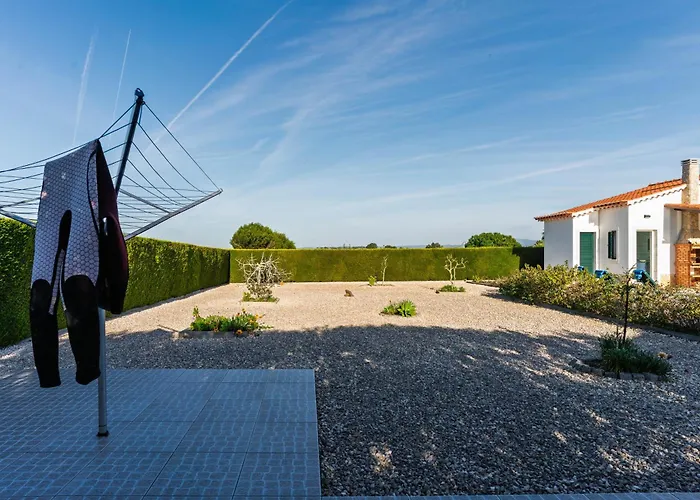 Sunny Ocean With Pool Near Arrifana