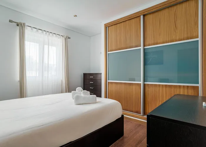 Sunny Ocean With Pool Near Arrifana