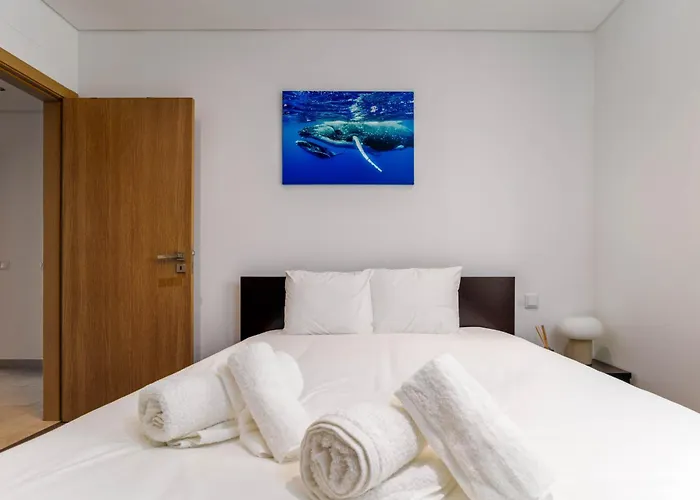 Sunny Ocean With Pool Near Arrifana *