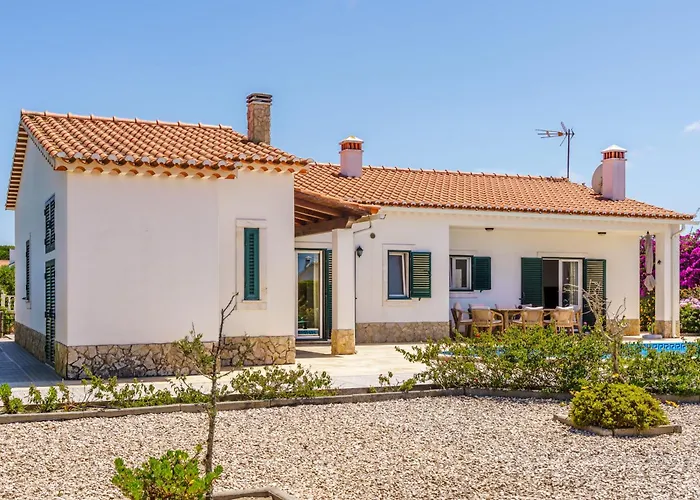 Sunny Ocean With Pool Near Arrifana