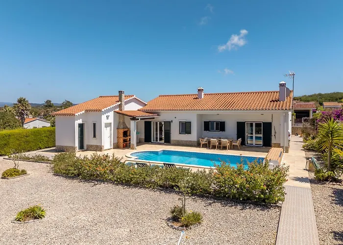 Sunny Ocean With Pool Near Arrifana *