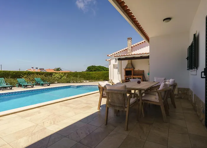 Sunny Ocean With Pool Near Arrifana