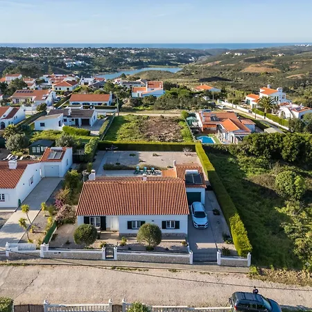 Sunny Ocean With Pool Near Arrifana Aljezur