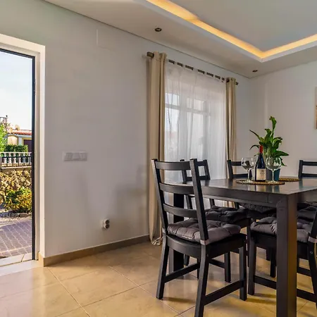 Sunny Ocean With Pool Near Arrifana *