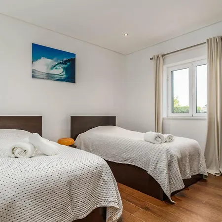 Sunny Ocean With Pool Near Arrifana