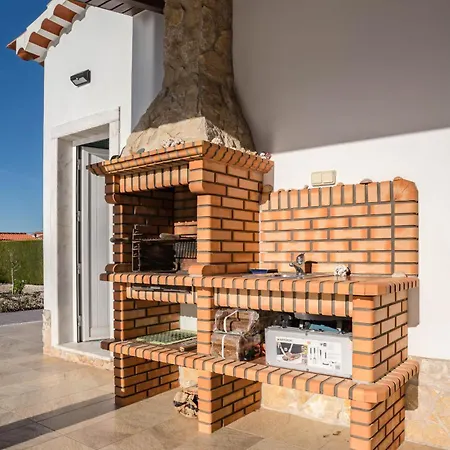 Villa Sunny Ocean With Pool Near Arrifana