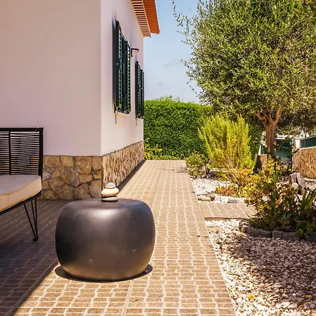 Villa Sunny Ocean With Pool Near Monte Clérigo
