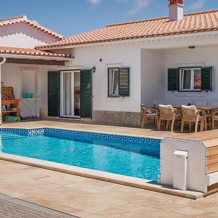 Sunny Ocean With Pool Near Arrifana