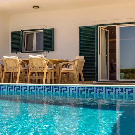 Sunny Ocean With Pool Near Monte Clérigo