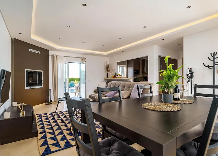 Sunny Ocean With Pool Near Arrifana *