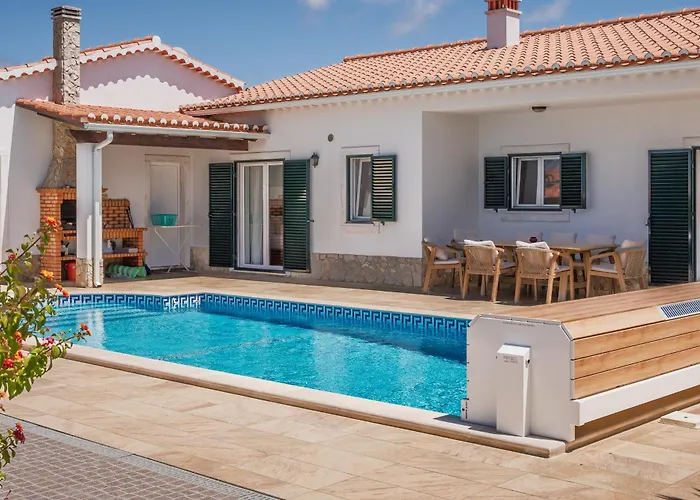 Sunny Ocean With Pool Near Arrifana