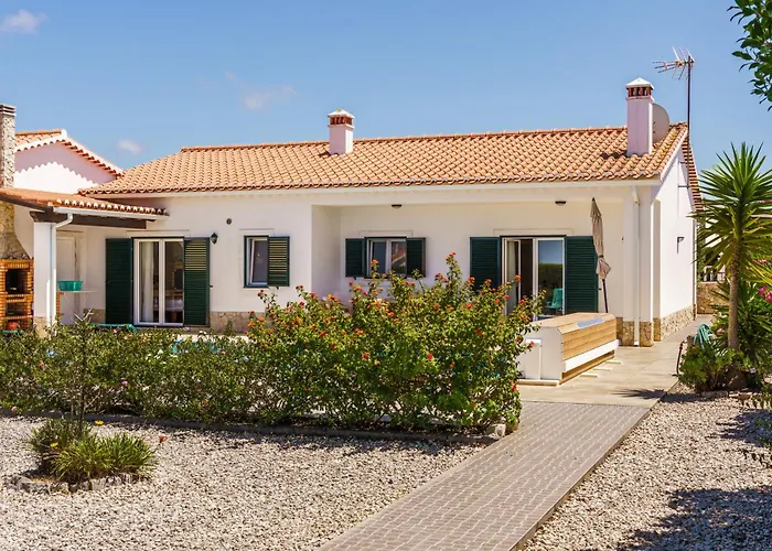 Sunny Ocean With Pool Near Arrifana *